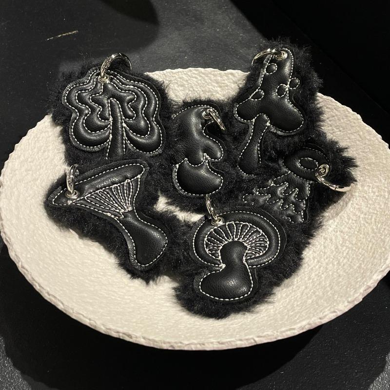 [임부장's PICK] 론리아파트먼트 퍼쉬룸키링