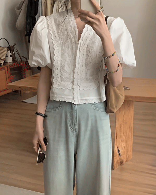 어썸 레이스넥 퍼프 반팔 블라우스