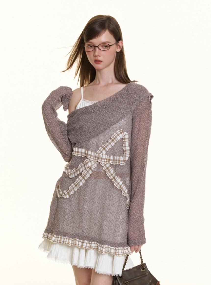 BETWEENAND Hollow Dune Big Ribbon Lace Hoodie Blouse