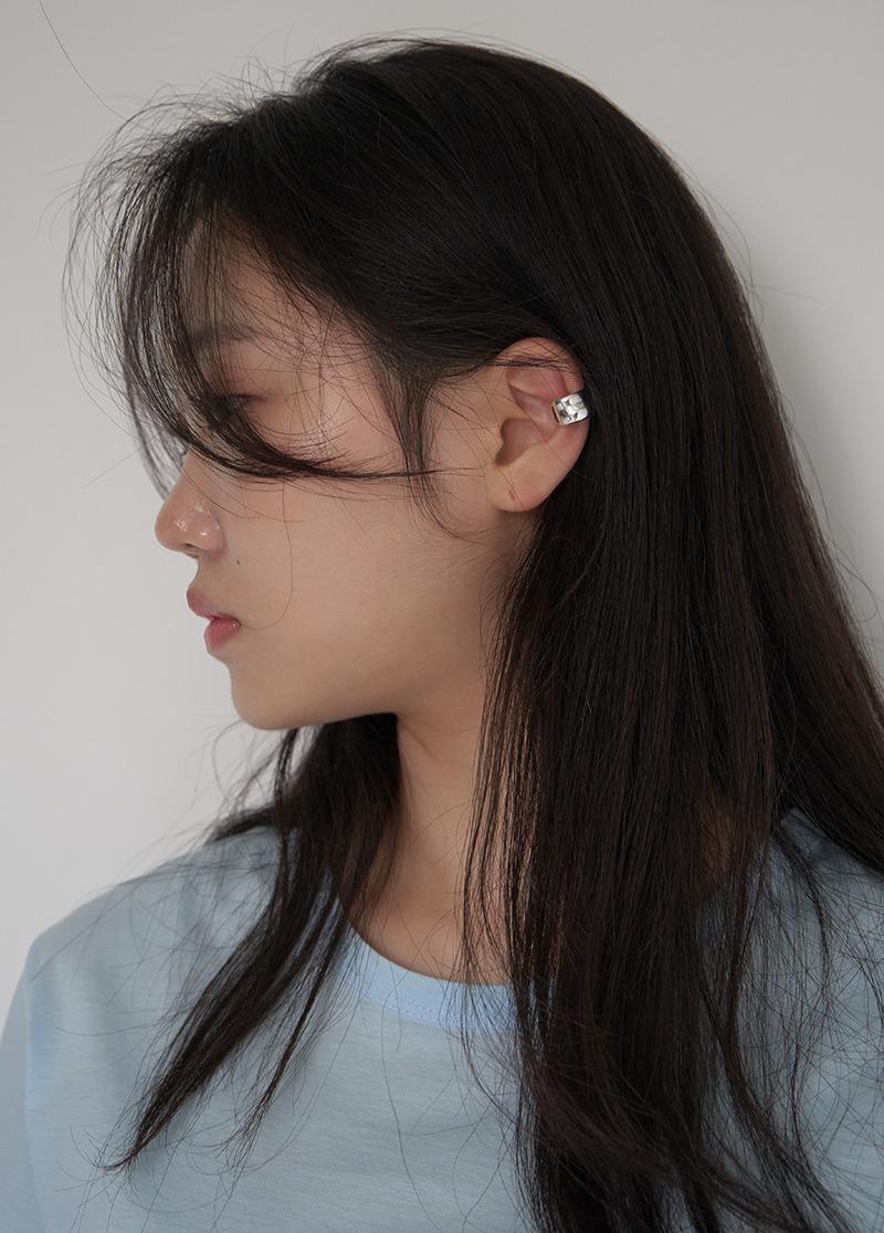 [E436]crooked earcuff/이어커프 시선
