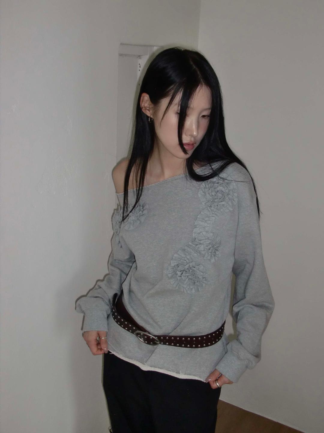 RUFFLE OFF-SHOULDER TOP_GRAY