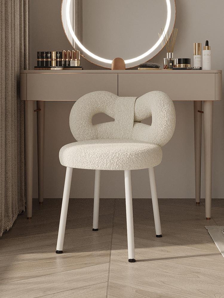 Ribbon Kitsch Stool 리본 키치 화장대 스툴 의자