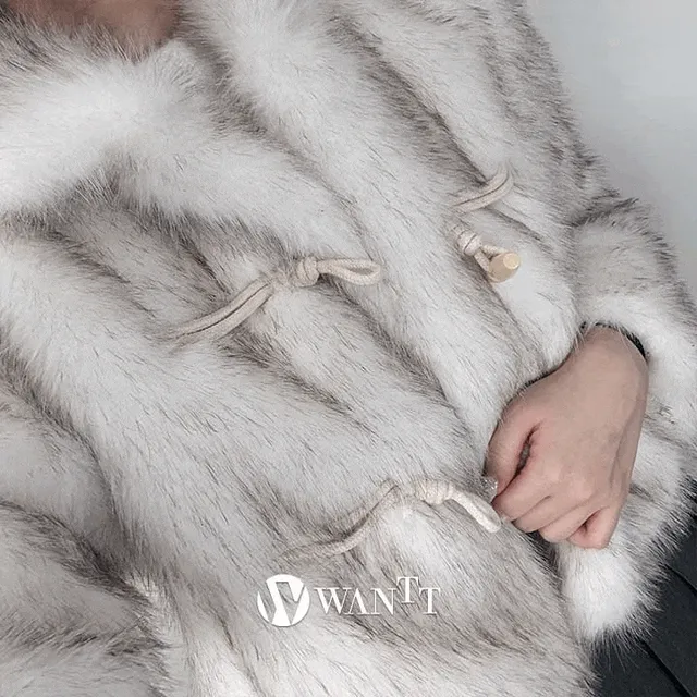[1+1할인][연말룩/2col] 데일리 카라 떡볶이 단추 페이크 퍼 긴팔 숏 자켓 (2colors)