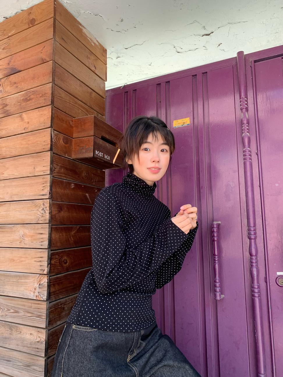 러브앤드팝 유키 도트 폴라티셔츠