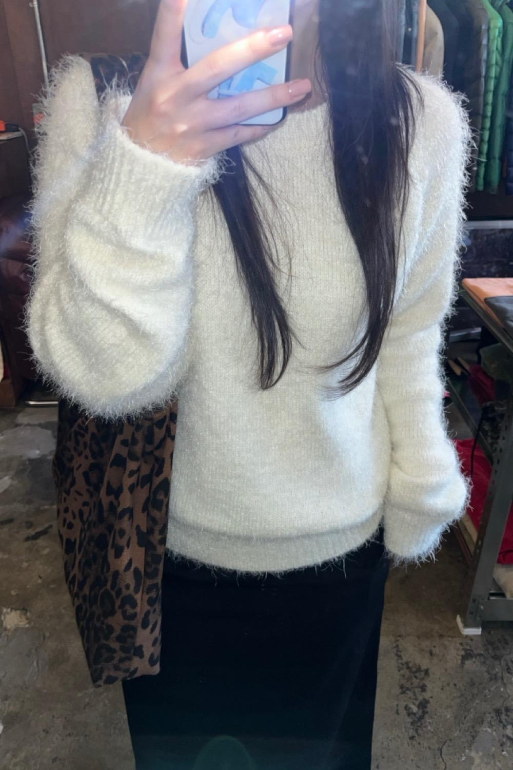 보송 라운드넥 니트