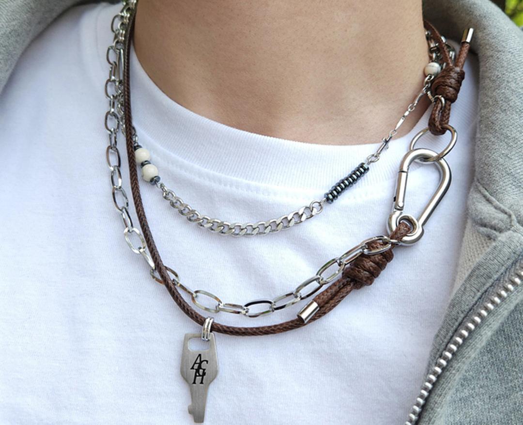 써지컬스틸 & 로프 레이어드 카라비너 열쇠 펜던트 목걸이 _ 브라운