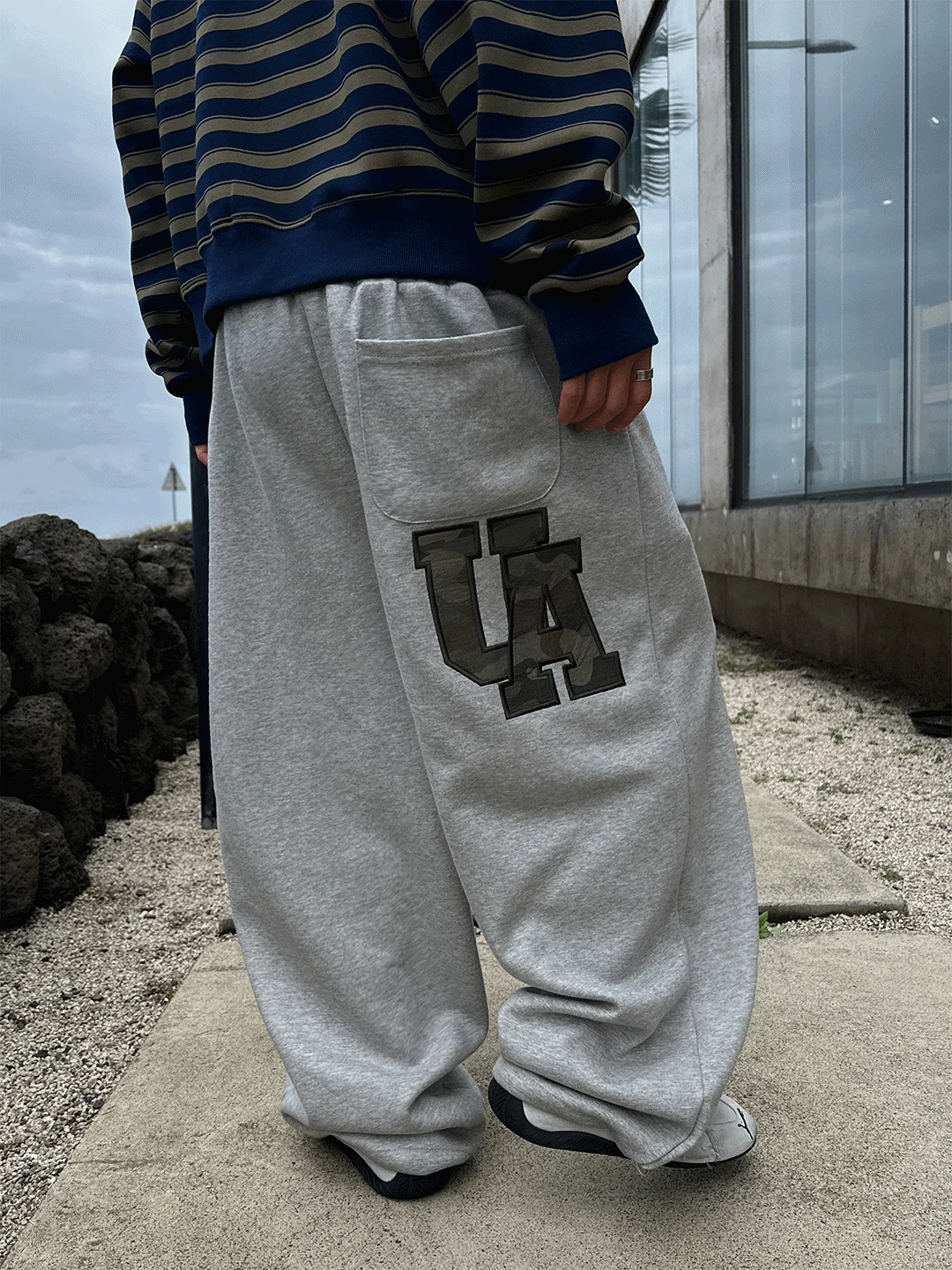 (당일배송) DN UA 카모 패치 벌룬 스웻팬츠