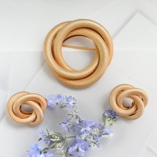 1960s SARAH COVENTRY love knot set