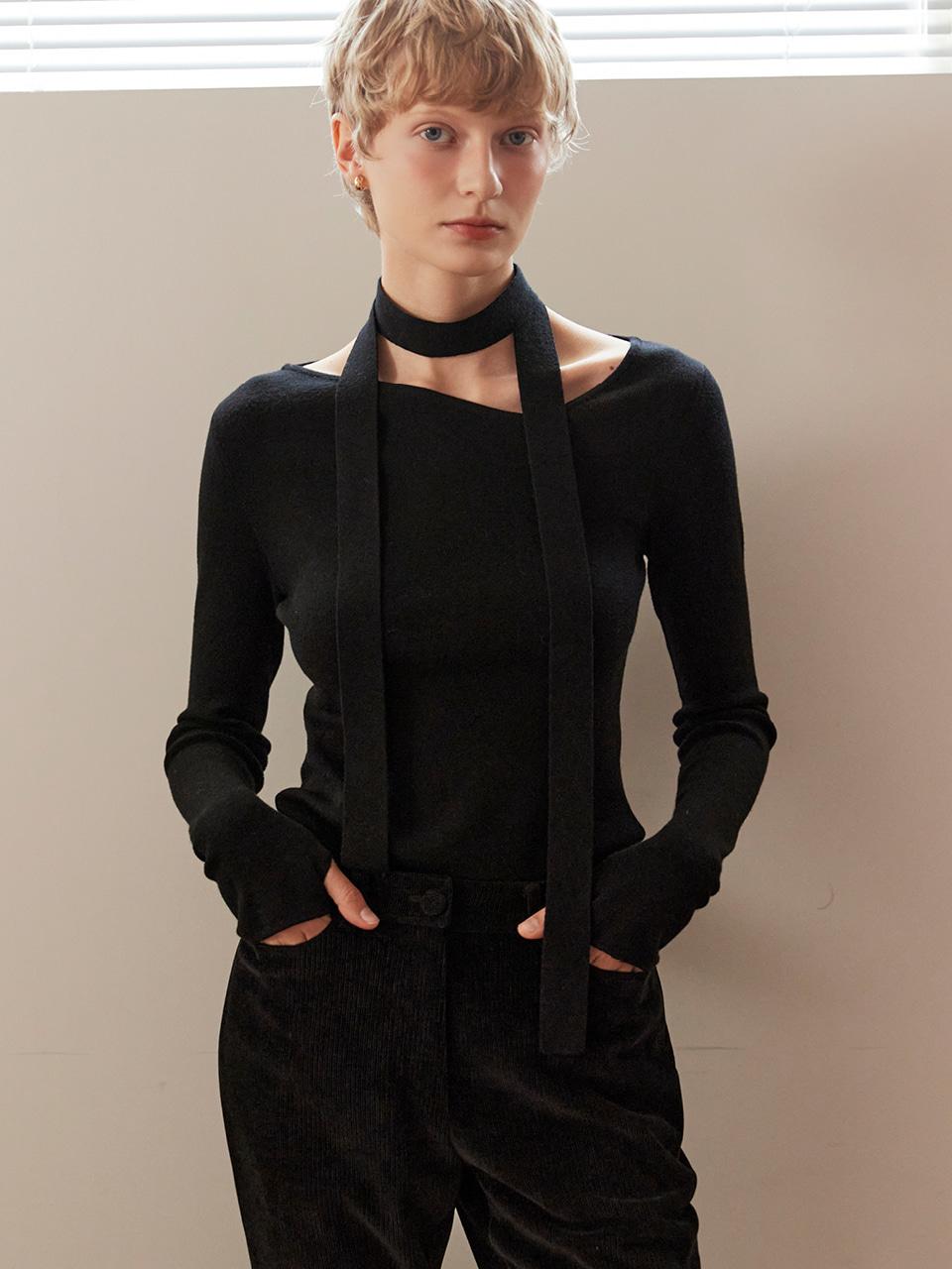 ASYMMETRY NECKLINE WOOL SLIM KNIT_BLACK