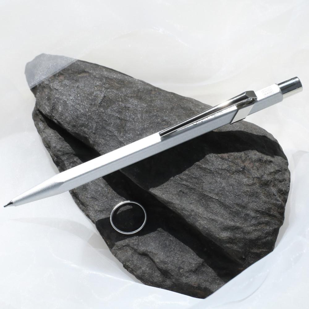 까렌다쉬 844 샤프 실버 그레이 국내 독점 한정판