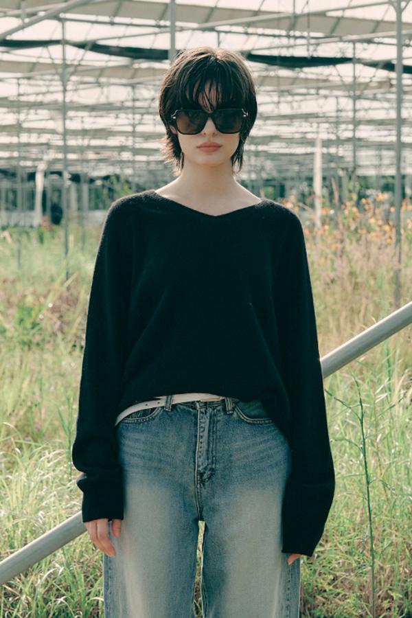 RACCOON V-NECK KNIT(BK)