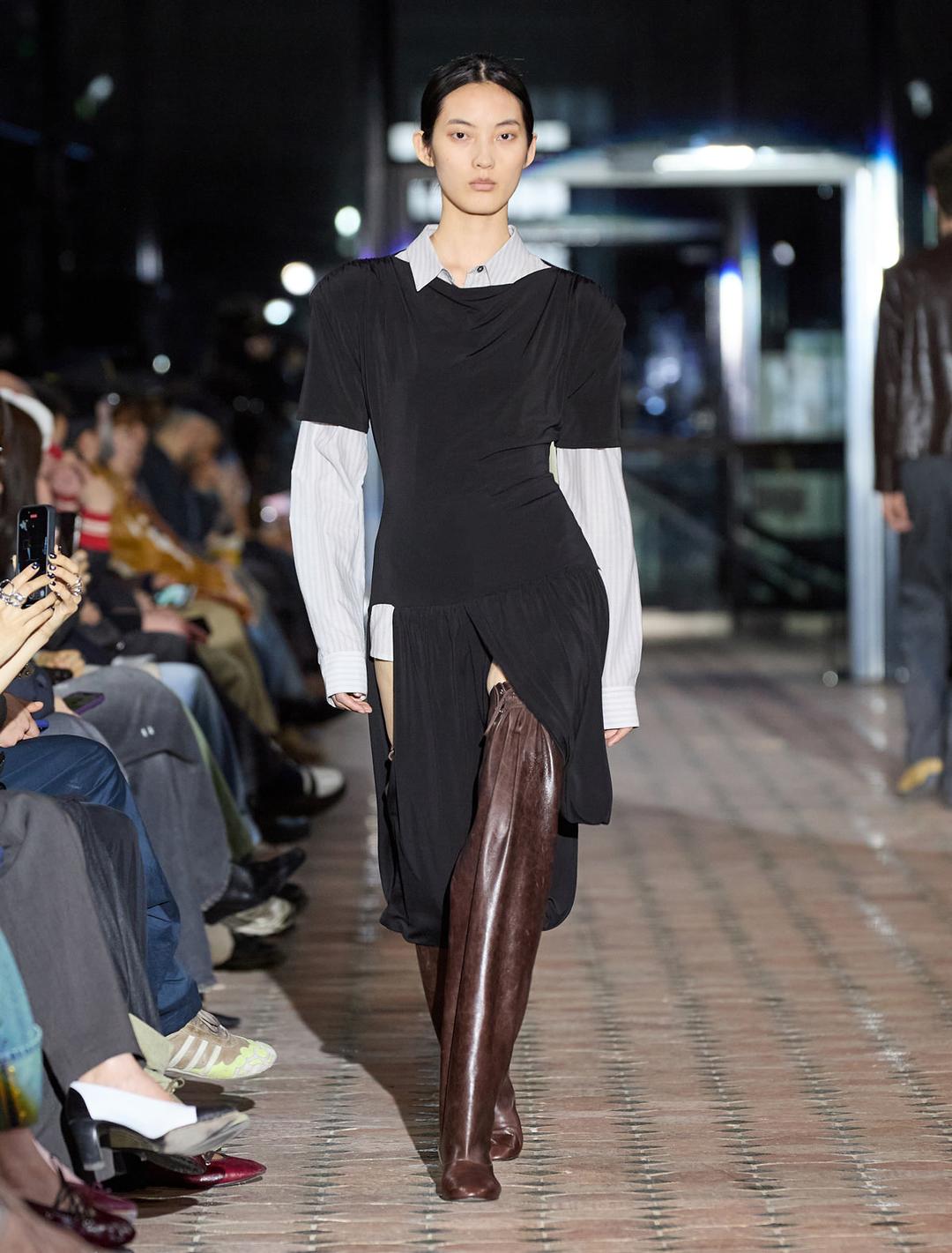 LIBTIS-Short-sleeve dress with a draped neckline and gathered shoulders