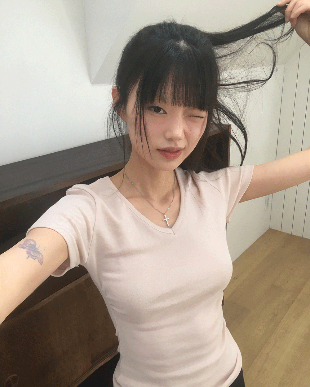 원더원더 [허얇핏🖤/6col] 몬브 사이드 셔링 브이넥 반팔 티셔츠