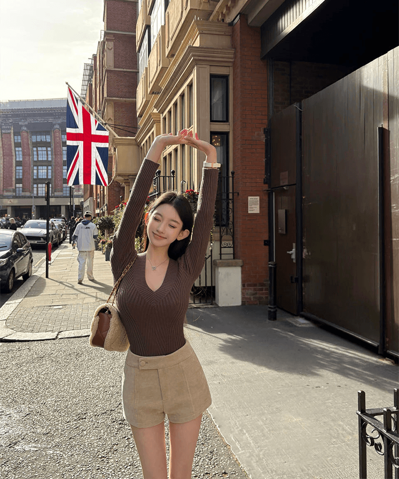 와이드 리브 딥브이넥 니트