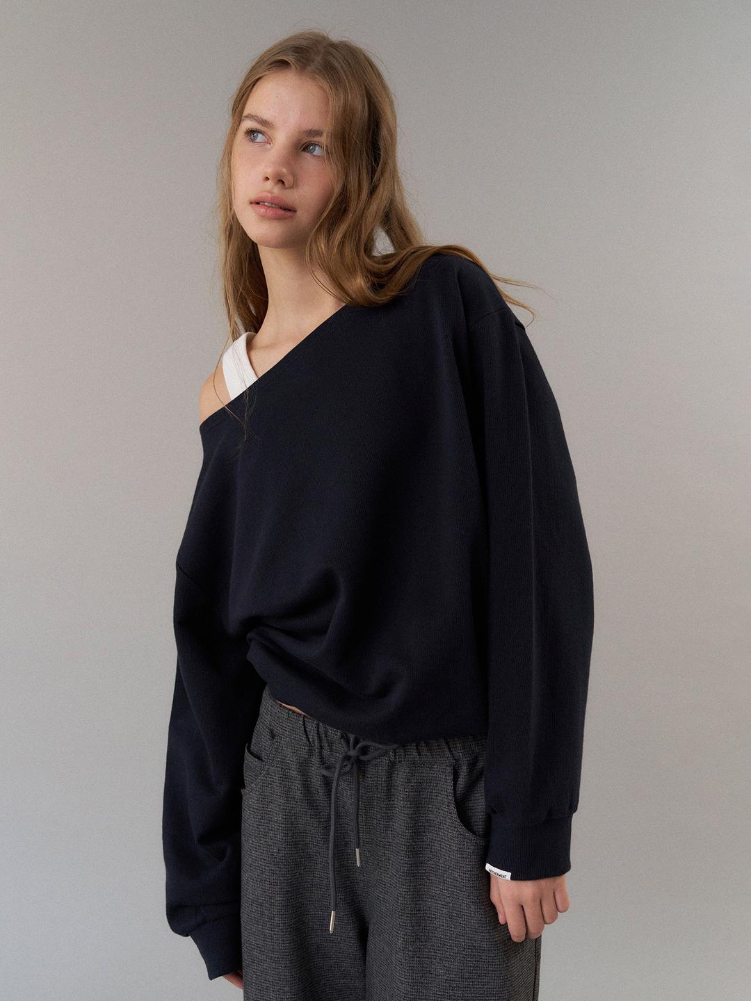 rib textured off-shoulder sweat top (navy)