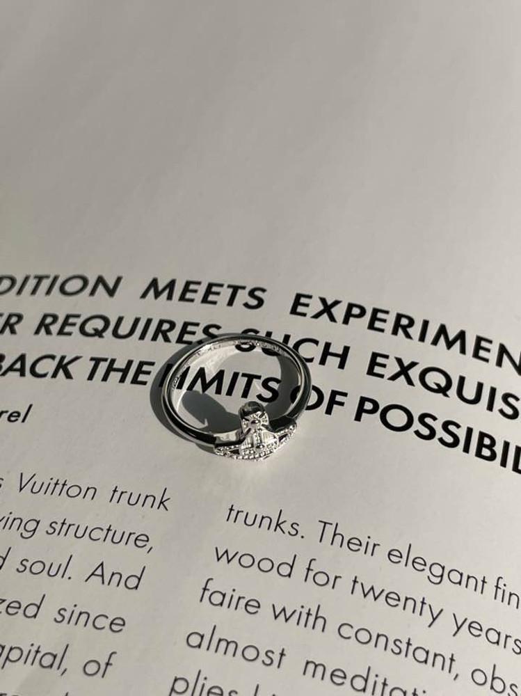 비비안웨스트우드 스털링 실버 925 오슬로 반지