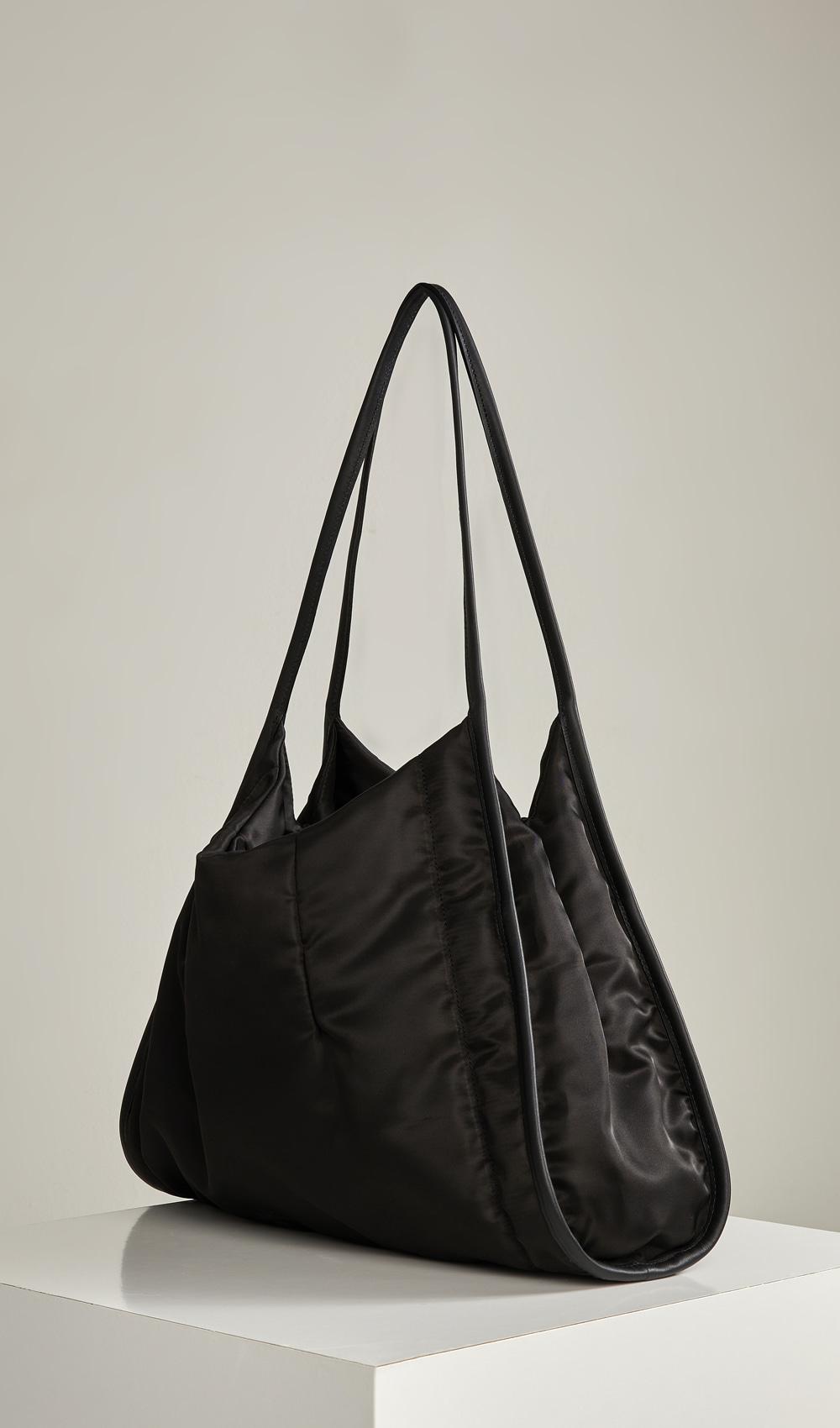 Kisses Shopper-Jet Black