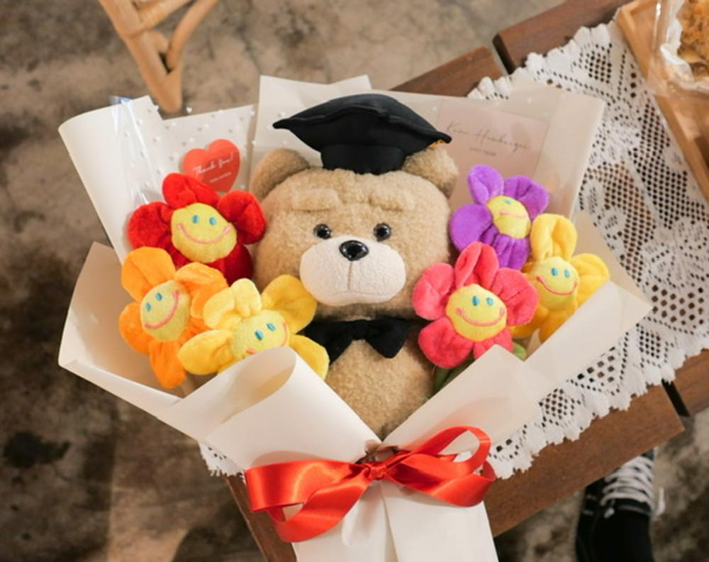 19곰테드 졸업 학사모 캐릭터 인형꽃다발