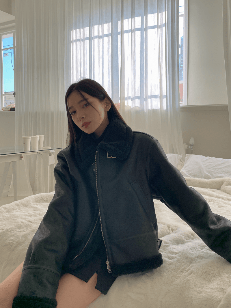 아카이브 크롭 무스탕