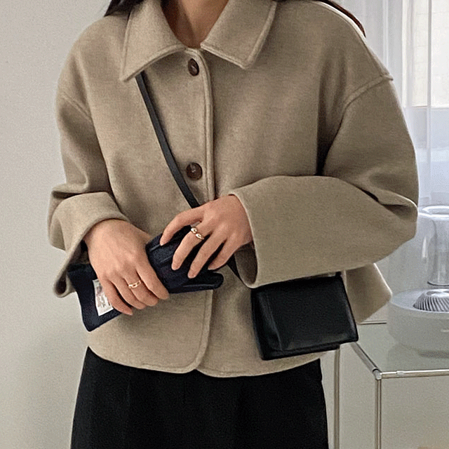 [누빔안감] 예쁜핏 심플 데일리 싱글 카라 울 숏 코트