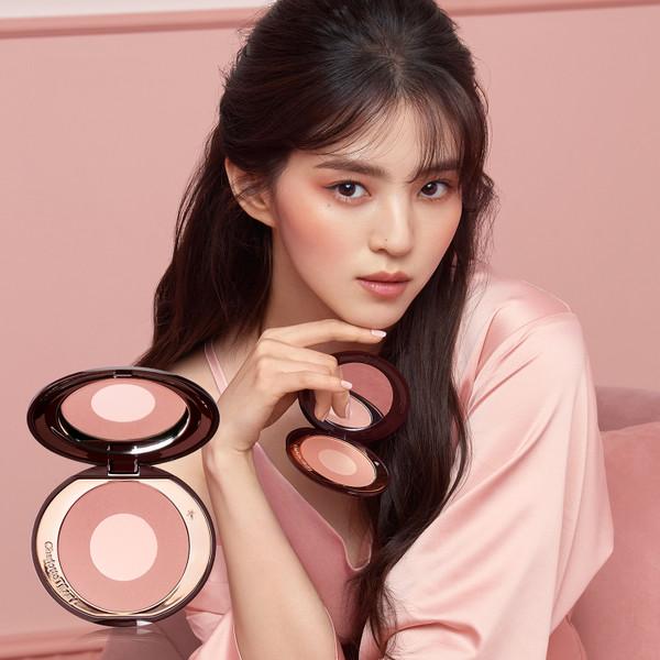샬롯 틸버리 치크 투 시크
