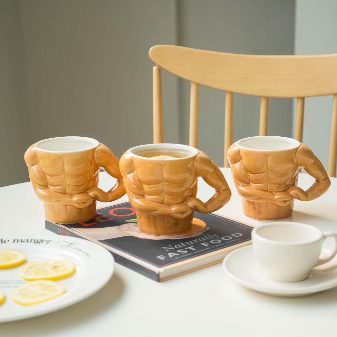 "득근득근" 근육맨 헬창 머그컵 (1P) 웃긴 쓸데없는 신박한 쓸모없는 운동 남친 재미있는