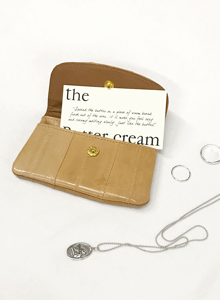 Croissant wallet  (4col)