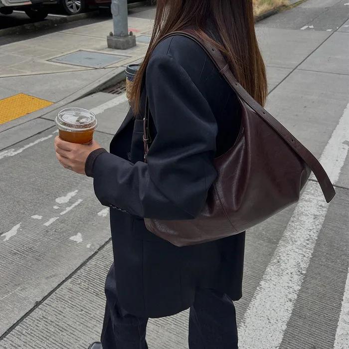 [2차 리오더]Ballard Hobo Bag 발라드 호보백 (Chocolate)