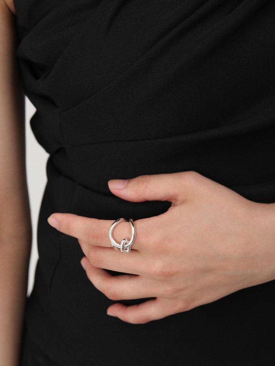 Silhouette ring