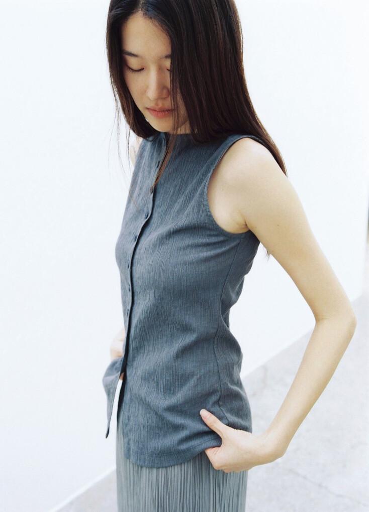 Accord Button Sleeveless / Gray