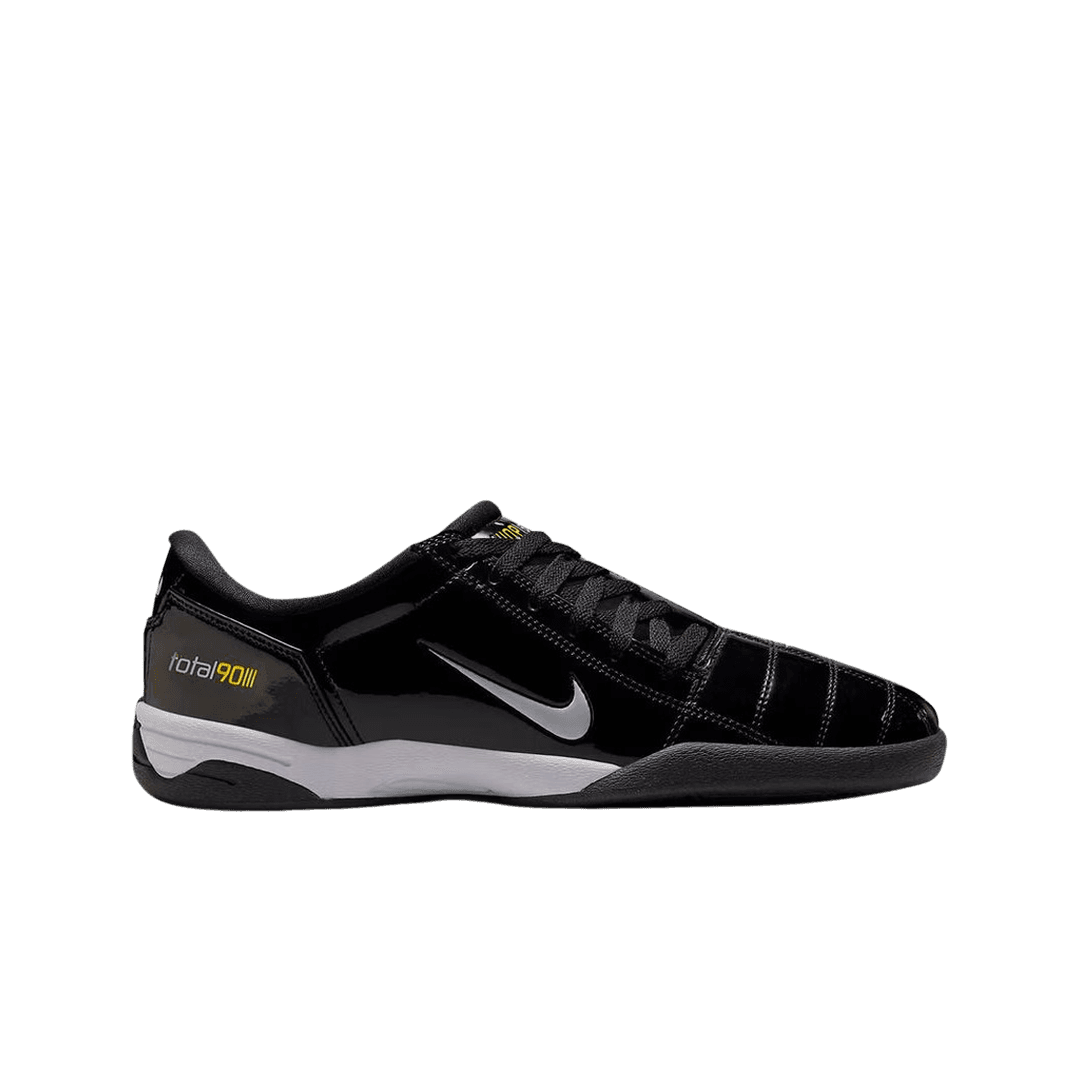 Nike Total 90 III Black and White