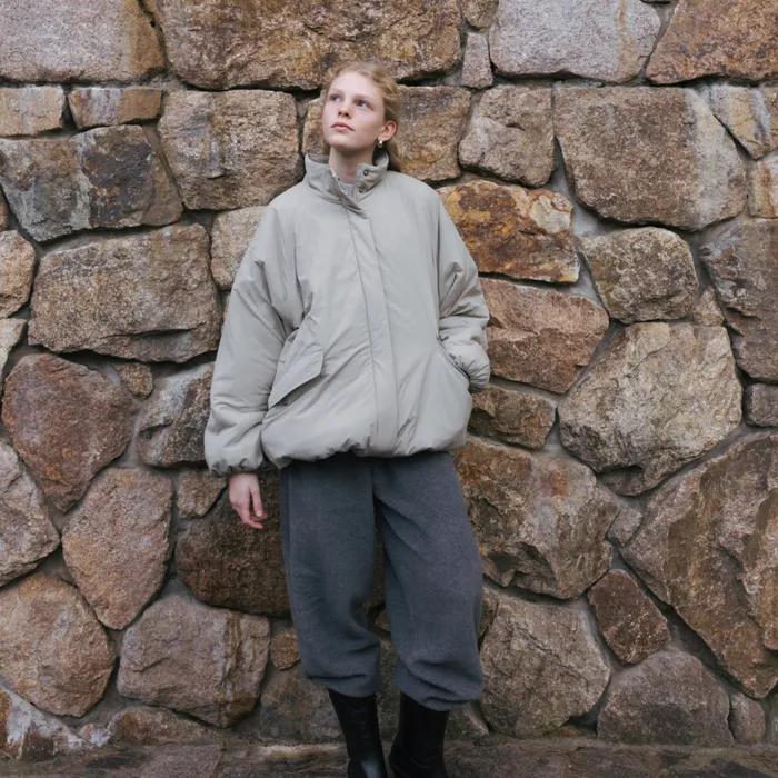 Fleece padded high neck jumper (beige / navy)