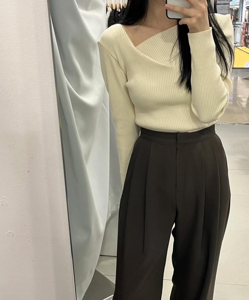 꼬임 절개 니트