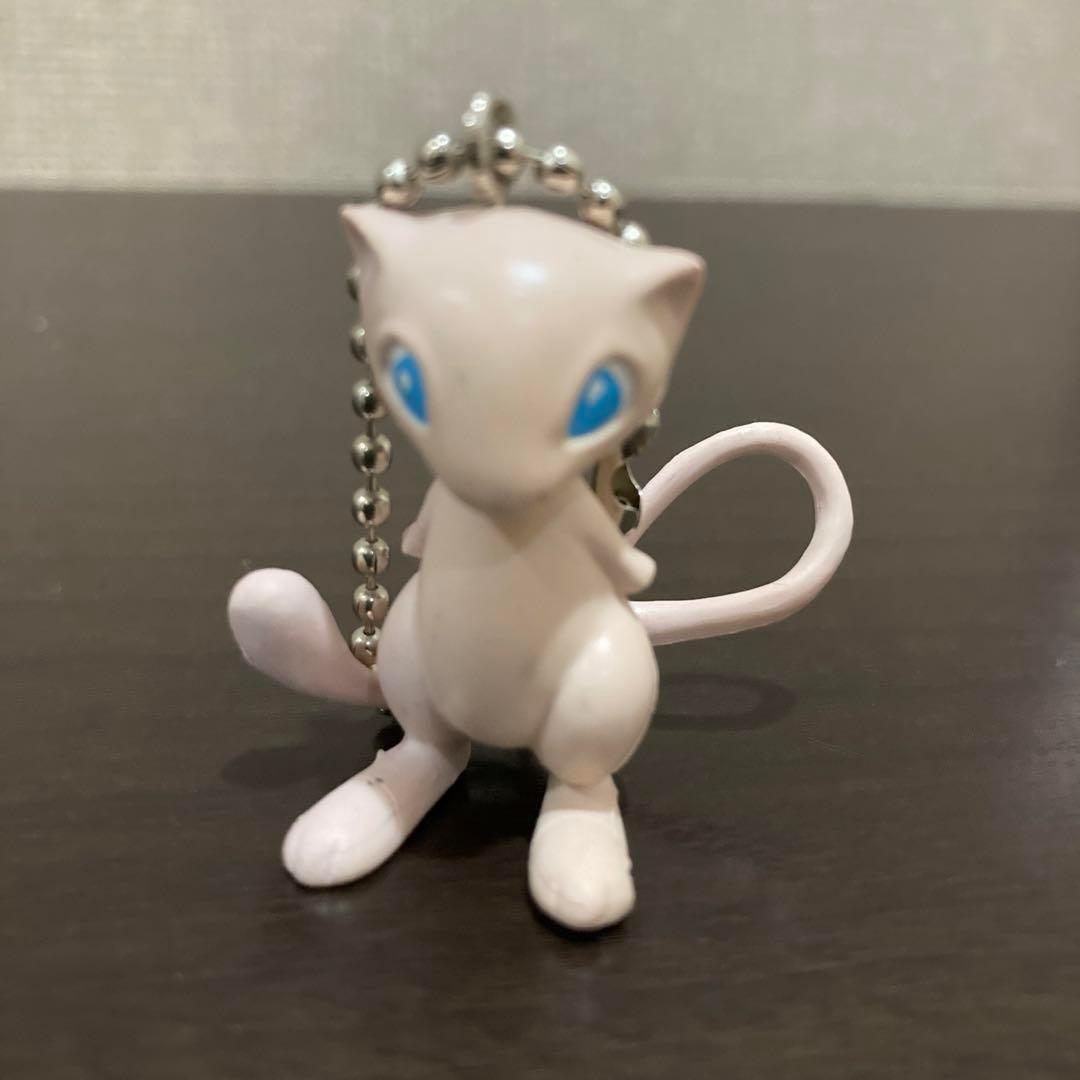 レア商品！ミュウ キーホルダー ホワイト　ポケモン