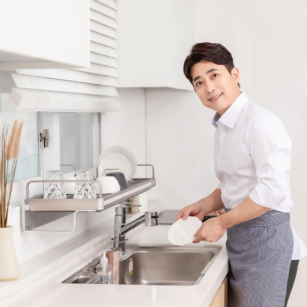 퀸넥스 자유로운 높이조절 뉴레일 창문형 부착식 식기건조대 900 싱크대선반 티타늄