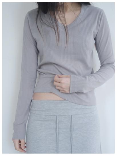 위드 리브드 브이넥 티 (4c)