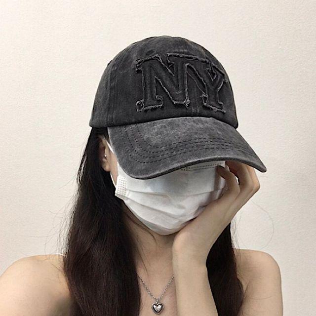 [1+1할인/당일출고] NY 빈티지 헤짐 로고 볼캡 - 데일리 레터링 남녀공용 커플 소두 봄 여름 가을 겨울 사계절 레터링