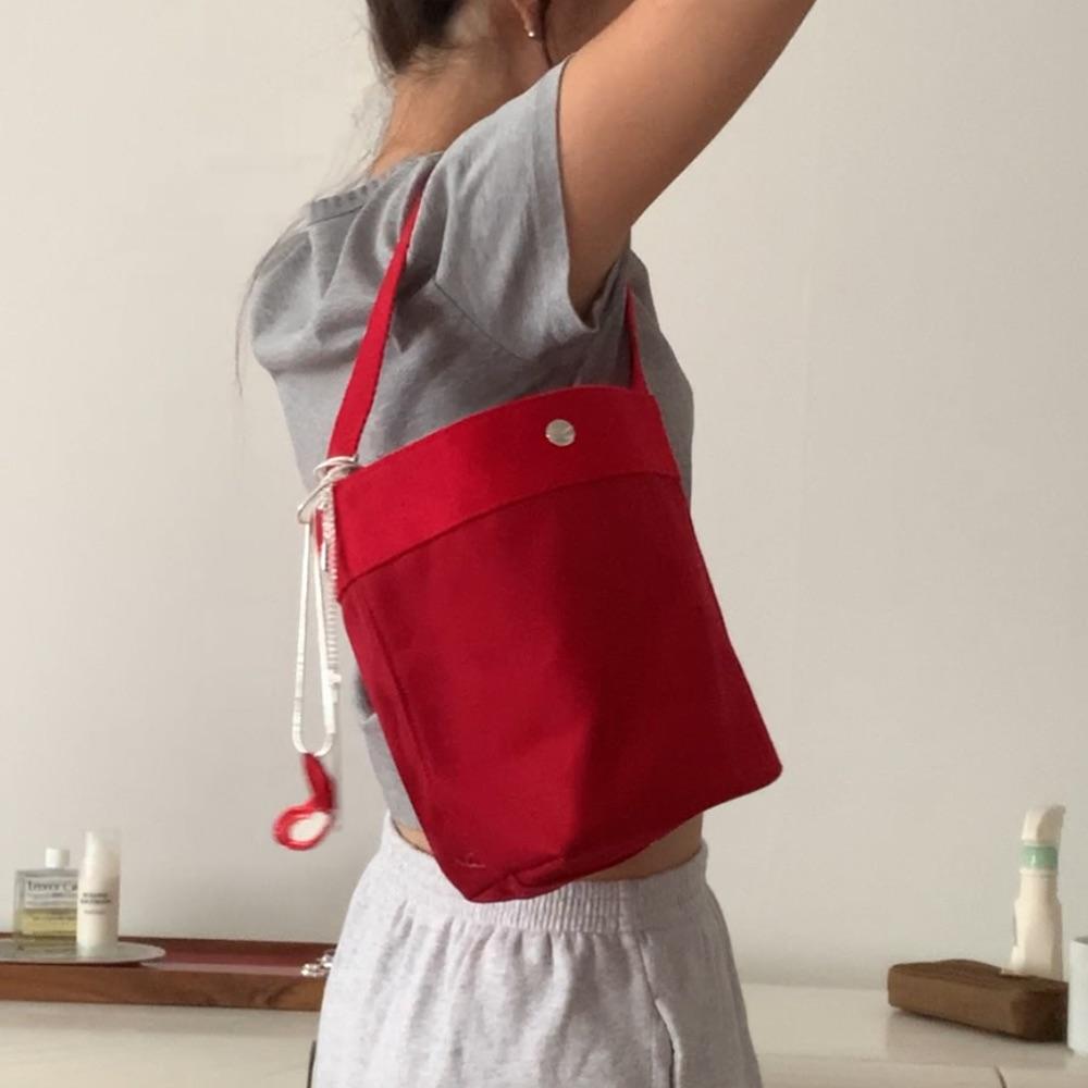 a bread bag (red)