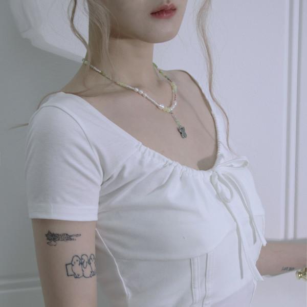 round ribbon tshirt