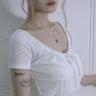 round ribbon tshirt