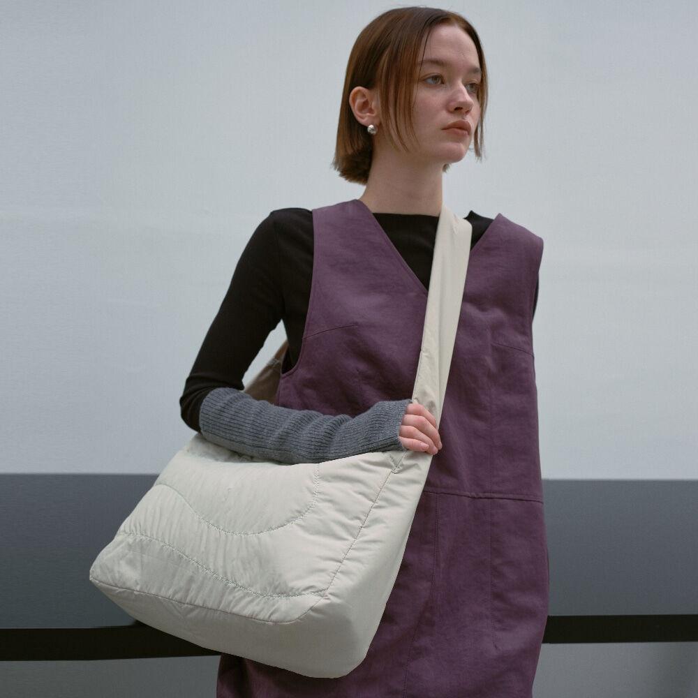 Curved Pattern Quilted Bag_Light Green