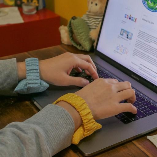 휴대 가능한 밴드형 손목쿠션(마우스&키보드&필기용)