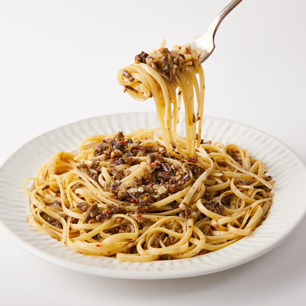 VARO바로 고사리 오일 파스타 밀키트 (1인) 매운 알리오올리오 비건 채식 [원산지:국산(경기도 수원시 권선구)]