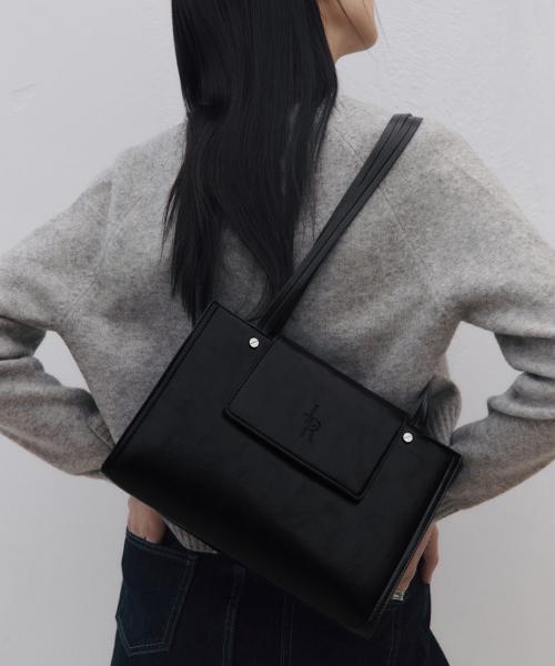 레더리(LEATHERY)  볼티드 스퀘어 숄더백 [BLACK] - 사이즈 & 후기 | 무신사