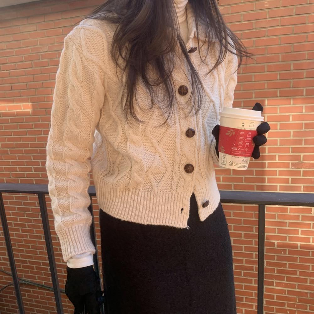 오딘 꽈배기 카라 버튼 니트 가디건