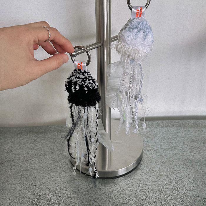 Vinyl jellyfish Tufting Keyring (White & Black)