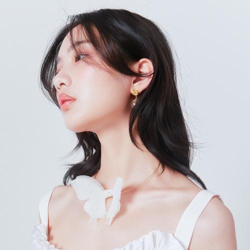 화이트 나비 초커