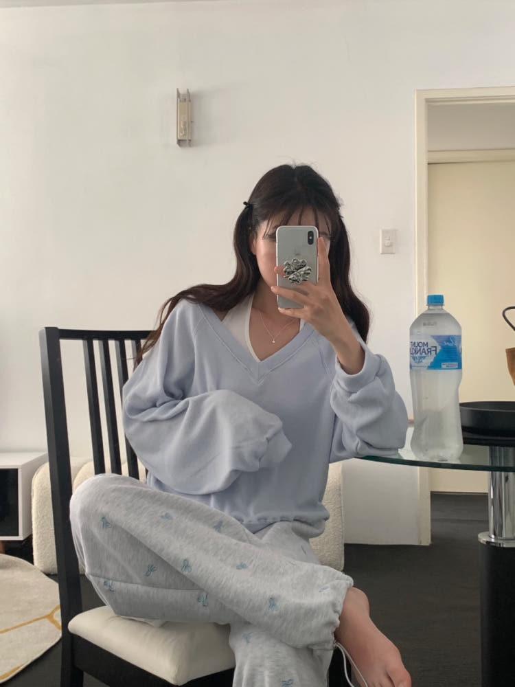 솜솜 브이넥 맨투맨