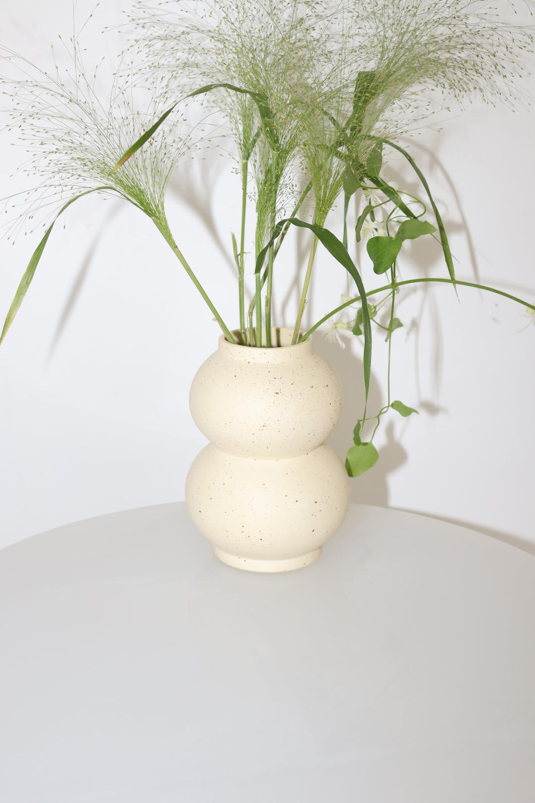 jar vase(yellow/brown dot)