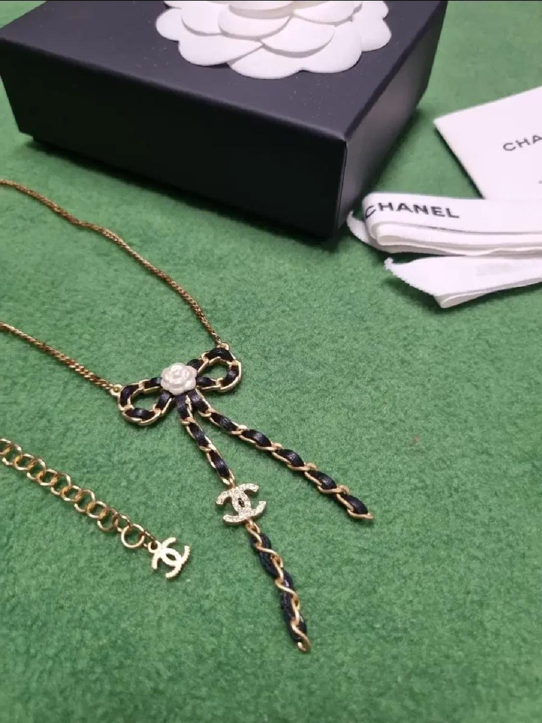 샤넬 리본 까멜리아 목걸이 | 후루츠패밀리